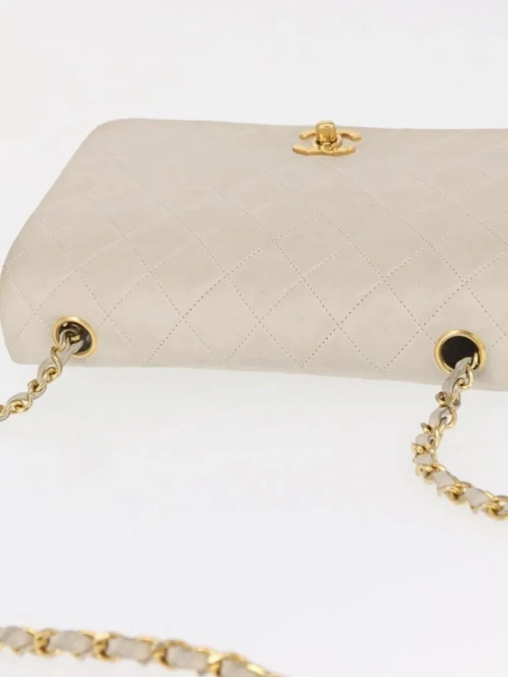 CHANEL Matelasse Turn Lock Chain Bag Lamb Skin White Gold CC Auth am10500